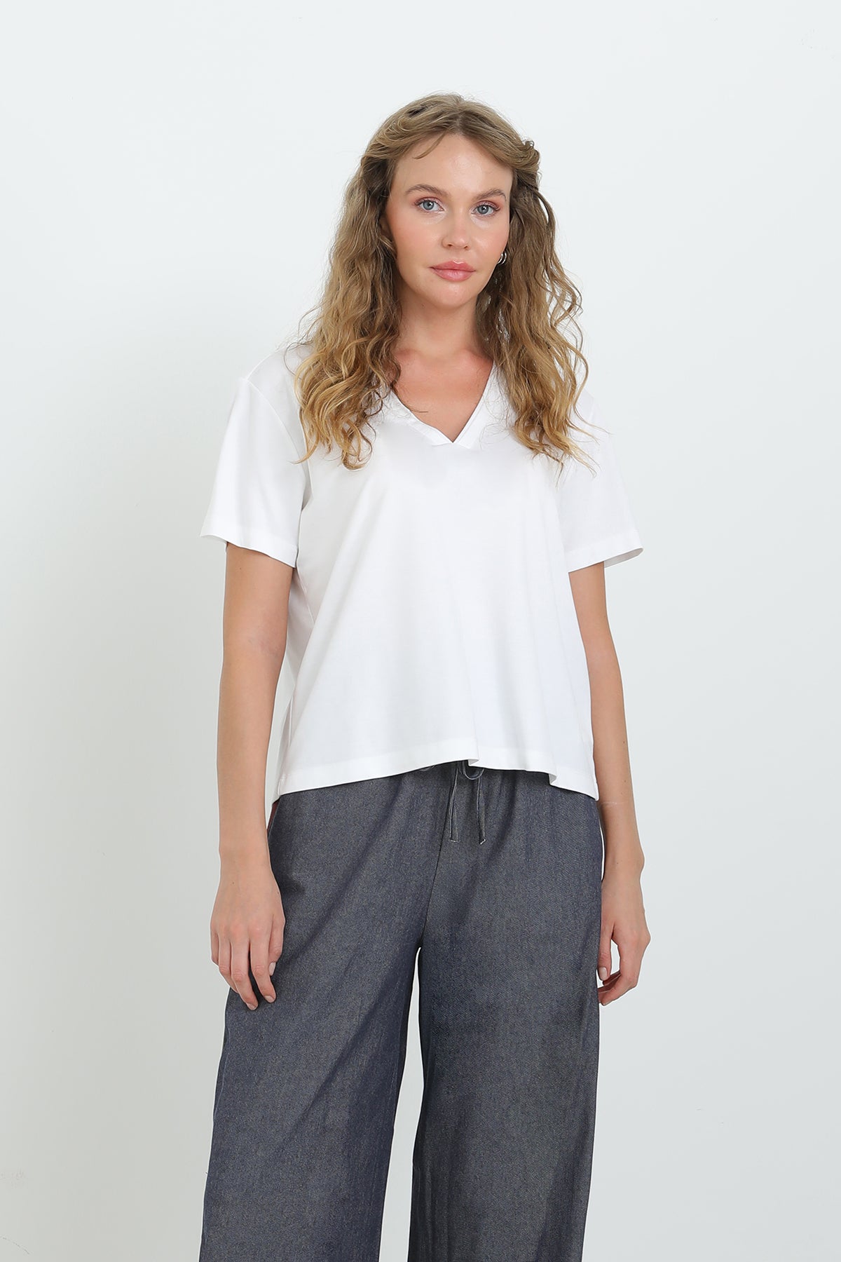 Kadın Üçgen Yakalı Basic Tshirt -32225TSH