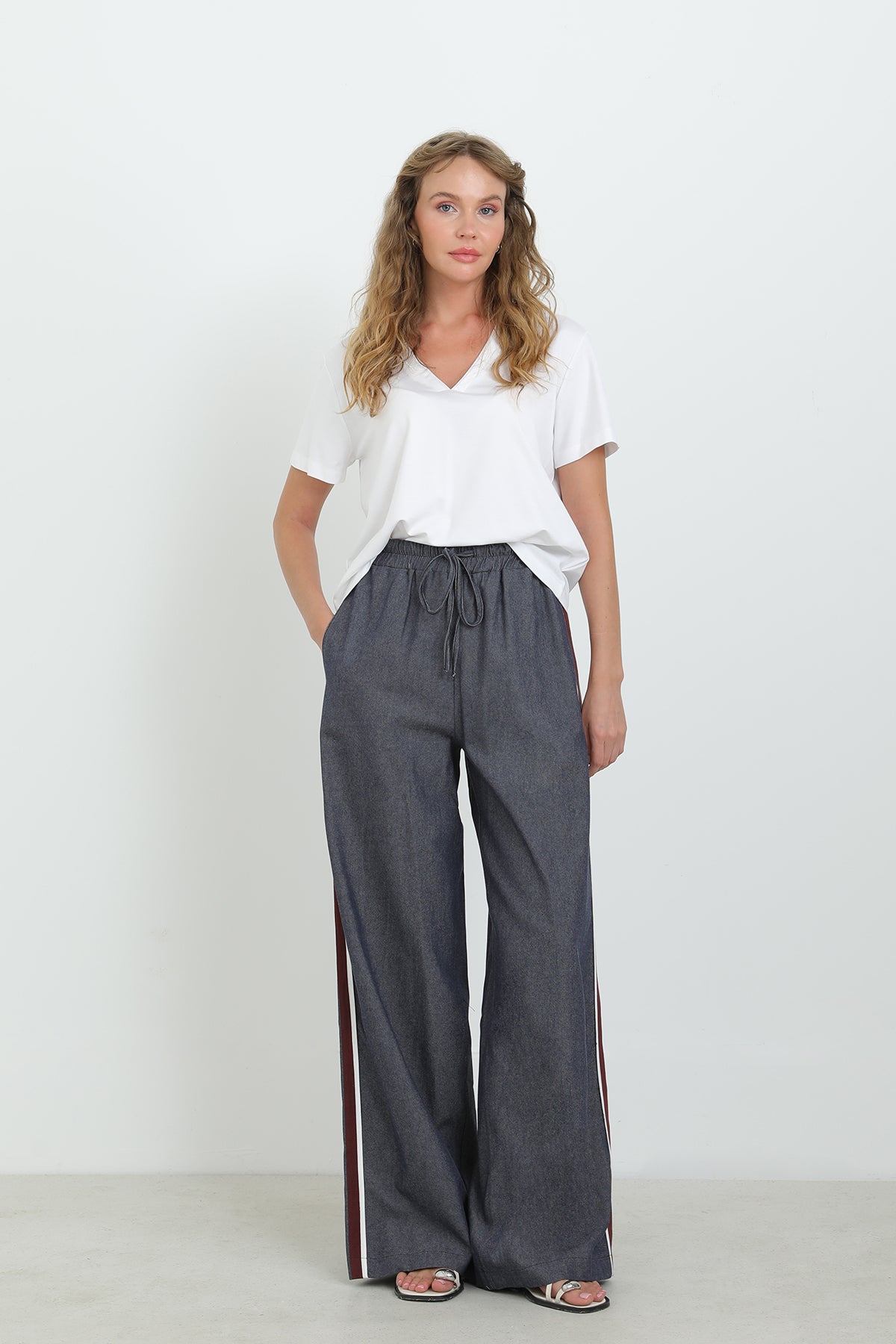 Kadın Denim Yanları Şerit Detaylı Pantolon - 32317PNT