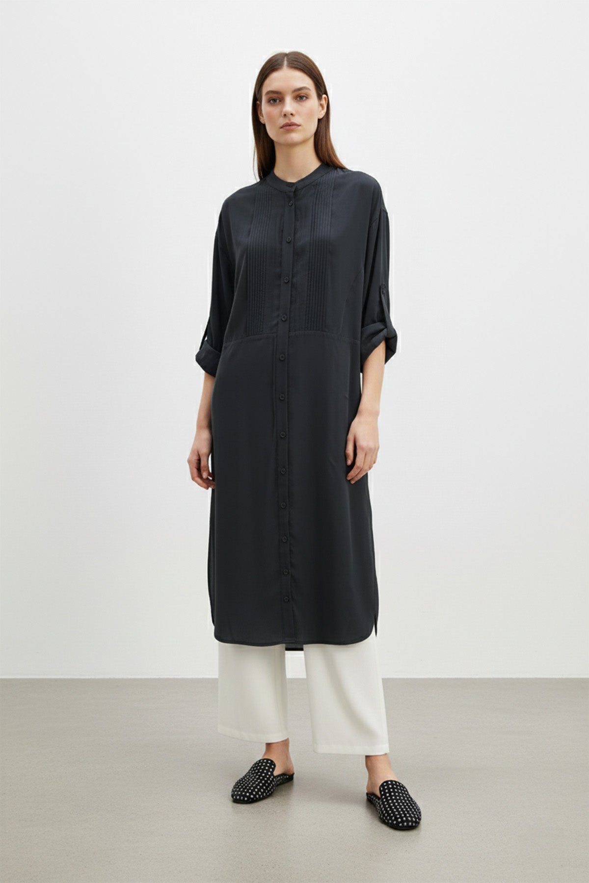 Kadın Uzun Kollu Hakim Yaka Düğmeli Pilise Detaylı Uzun Tunik – 10762TUN