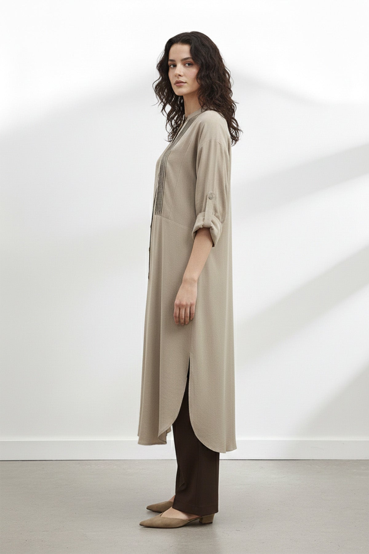 Kadın Uzun Kollu Hakim Yaka Düğmeli Pilise Detaylı Uzun Tunik – 10762TUN