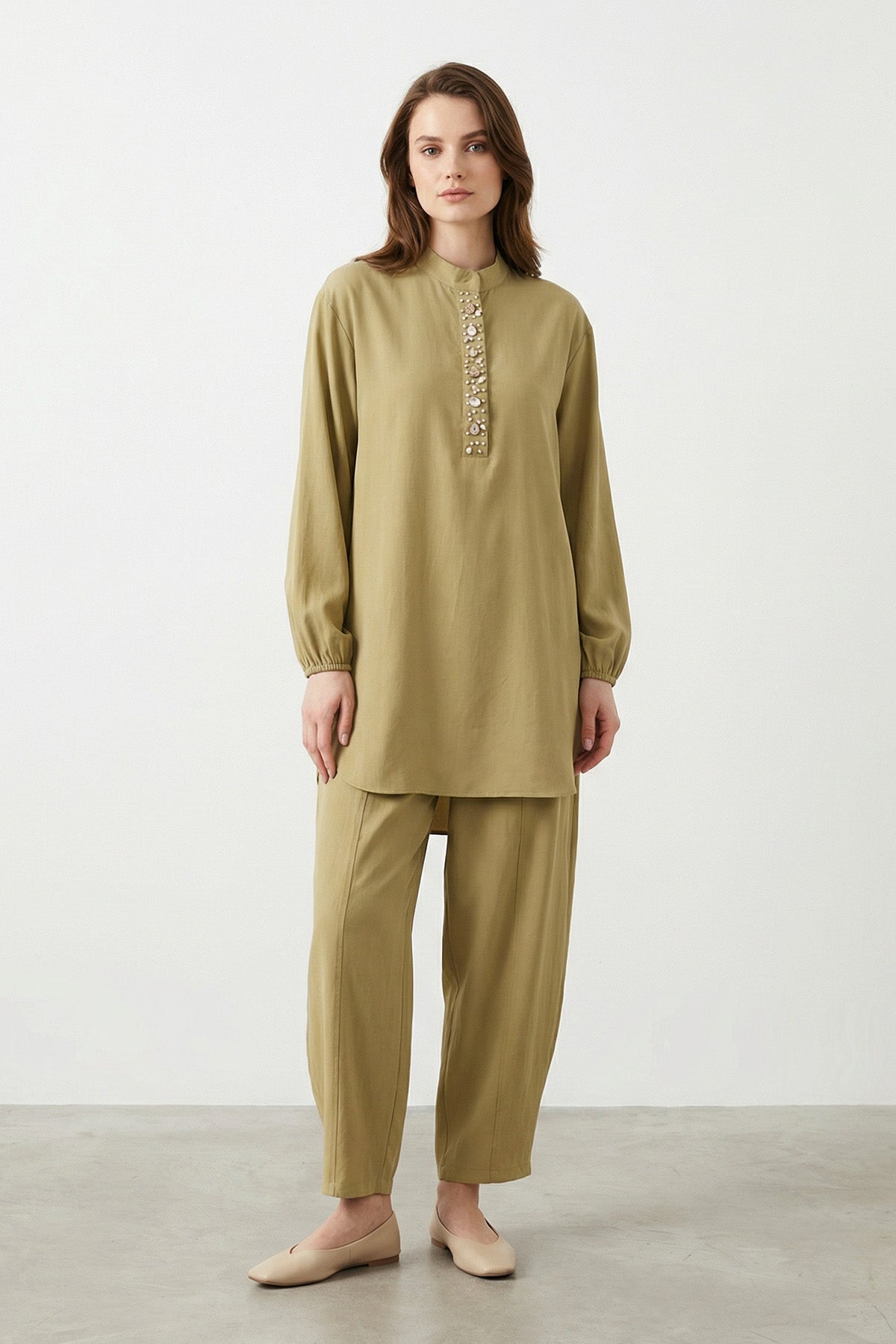 Kadın Hakim Yaka Nakış Detaylı  Takım – 14422TKS