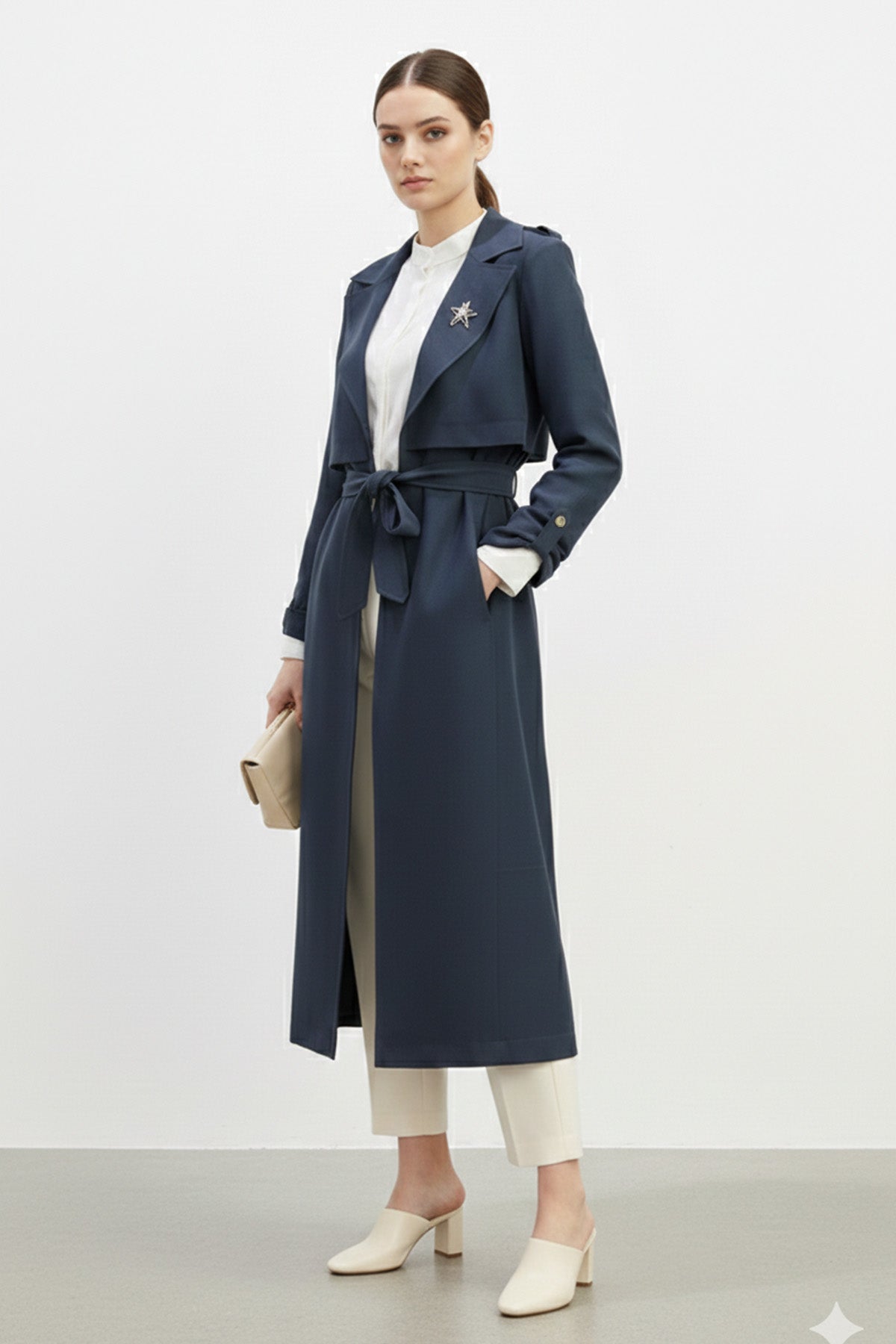 Kadın  Broş Detaylı Kemerli Midi Boy Trençkot-15250TRC