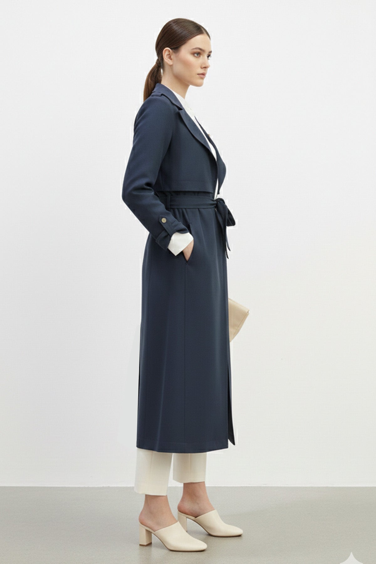 Kadın  Broş Detaylı Kemerli Midi Boy Trençkot-15250TRC