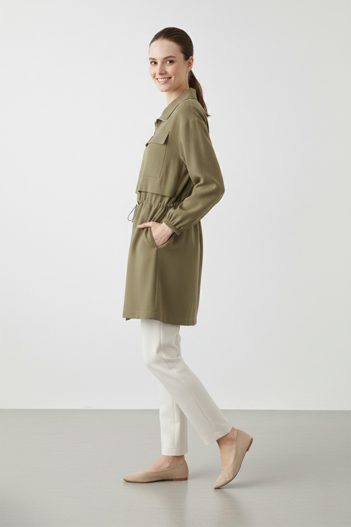 Fermuarlı Dik Yaka Beli Büzgülü Kadın Ceket-15260